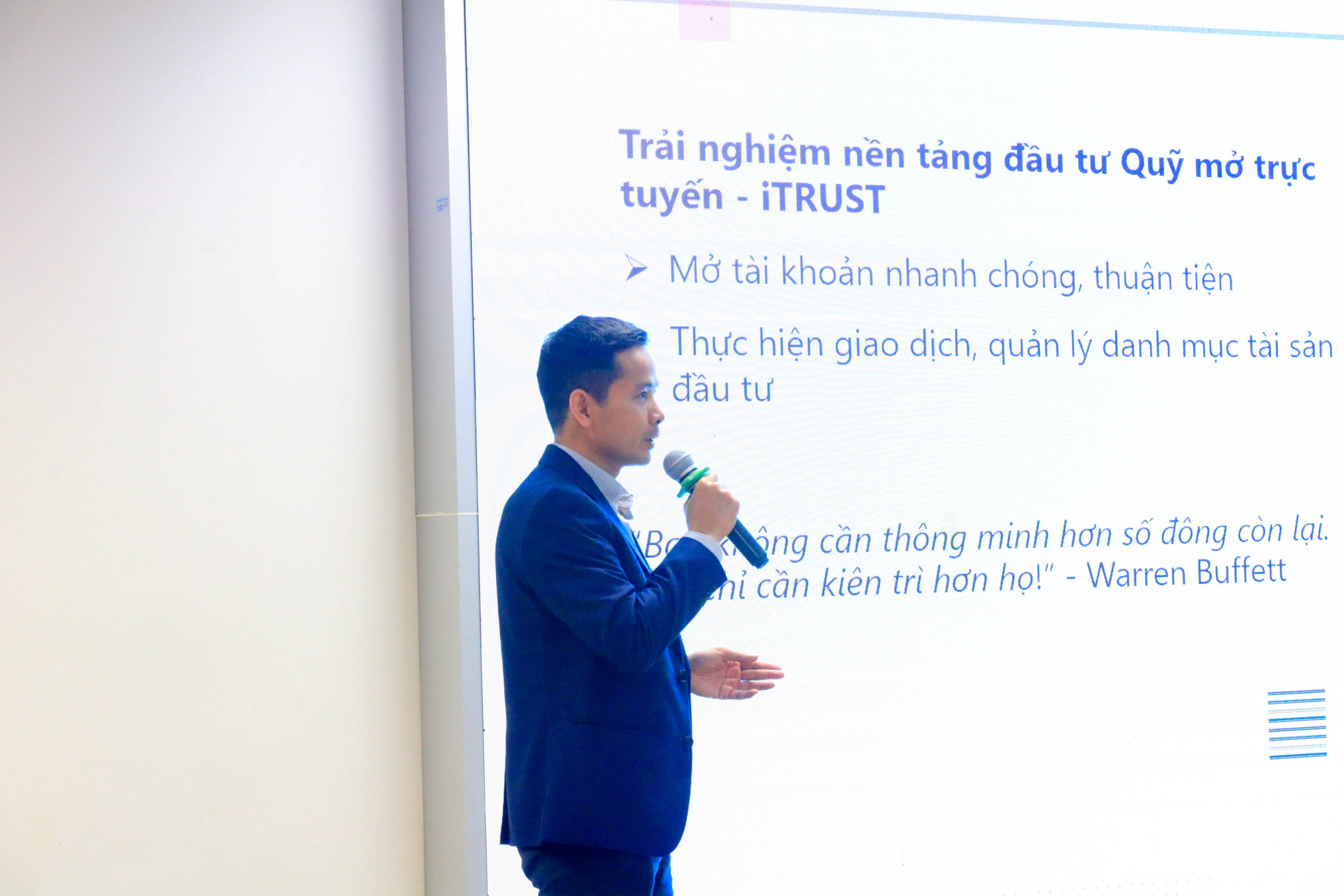 Anh Hiếu Trịnh đang chia sẻ về nền tảng đầu tư Quỹ mở trực tuyến iTrust
